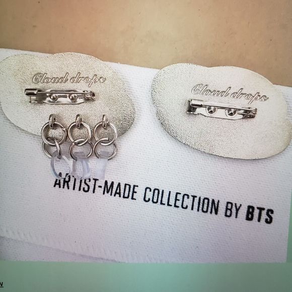 BTS V KIM TAEHYUNG BROOCH CLOUD DROPS ARTIST MADE COLLECTION K-POP- SEALED- NEW - Picture 5 of 12